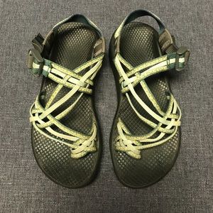 Size 6-7 Mint Green Toe-Strapped Chacos